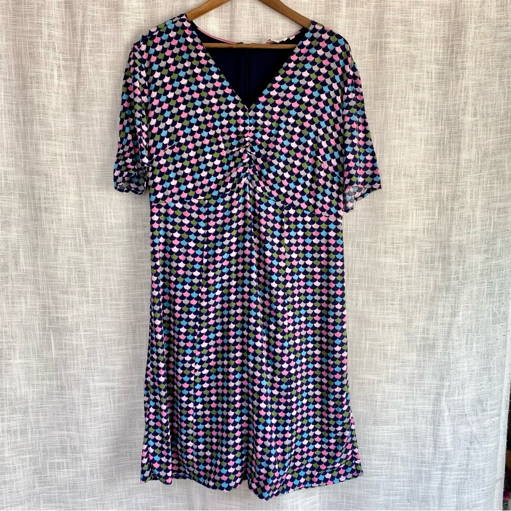 Boden Empire Waist Short Sleeve V Neck Scallop Print Pink Blue Pattern Dress